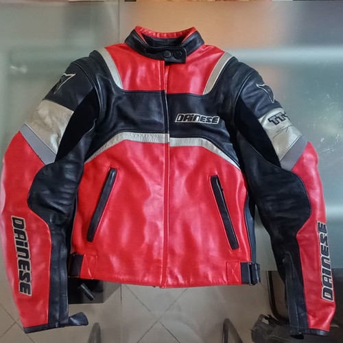 Dainese leather jackets and pants set, signed by Colin Edwards