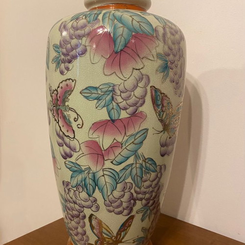 Chinese vase 37 cm hand-painted like new