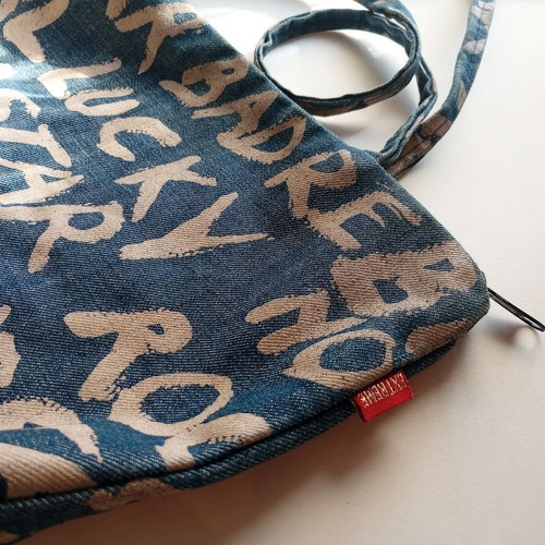 Denim shoulder bag Extreme like new with graffiti prints