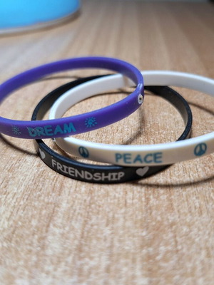 Rubber bracelets like new, set of 3, white and purple
