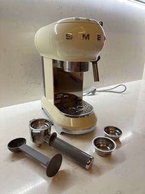 Smeg espresso coffee maker ECF02CREU like new