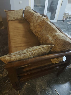 Μασιφ καναπές που γίνεται κρεβάτι σαν καινούργιος με μαξιλάρια