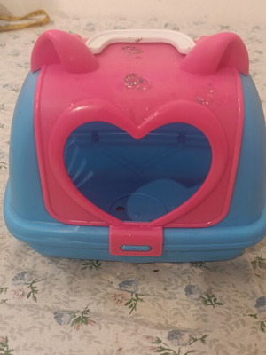 Zuru pet cage like new with handle for clothespins