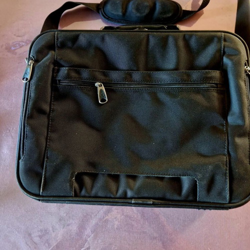 Samsonite laptop bag for 17-inch computer new, black