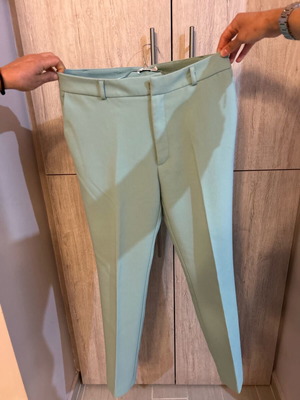 Stradivarius pistachio pants like new, size M 38 10