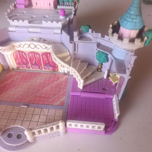 Polly Pocket Disney Cinderella's Castle 1995 like new with working lights