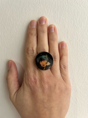 Ring with 1920s woman print used