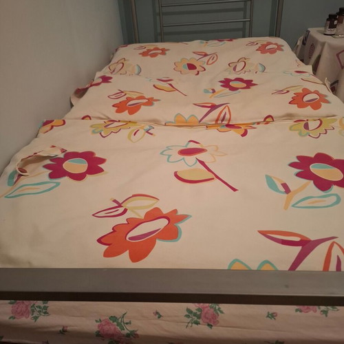 Set of 2 single metal beds with headboards and mattresses