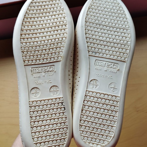 White rubber beach shoes like new, size 36/37