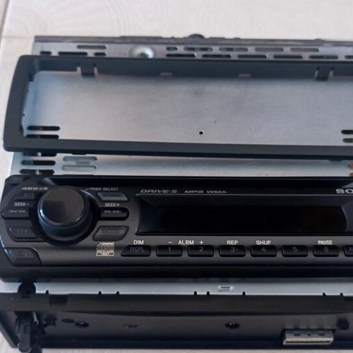 Sony CDX-GT212 Car Radio-CD Player 45Wx4 MP3 AUX