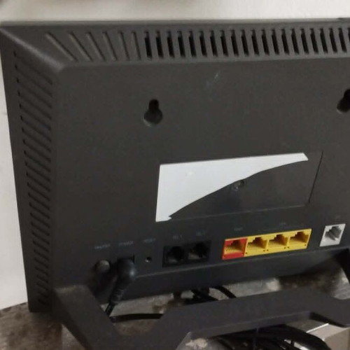 Vodafone H300s Router used with charger