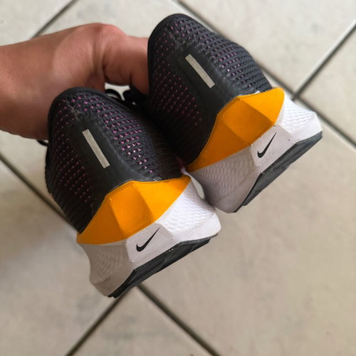Nike Air Zoom Pegasus 40 μέγεθος 39 σαν καινούργιο, πολύχρωμα αθλητικά παπούτσια