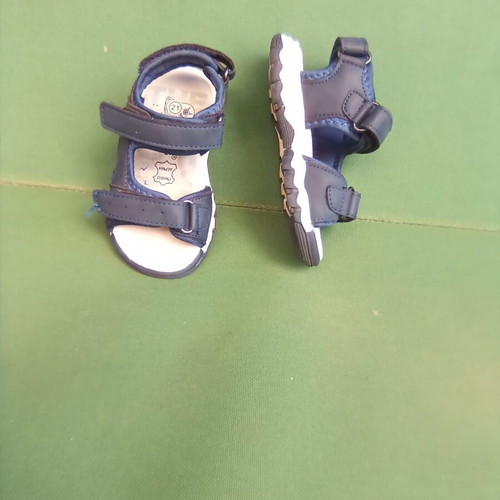 Baby leather sandals IQ size 21 like new