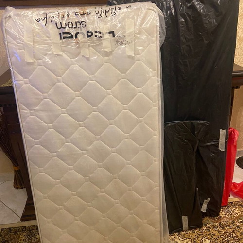 Pre-teen bed like new with accessories