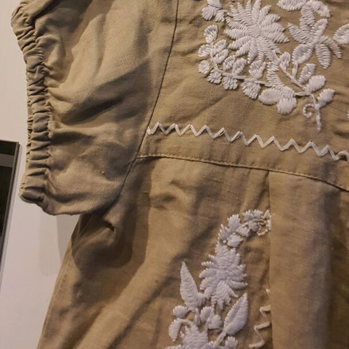 Linen dress Zara medium size like new with embroidery beige