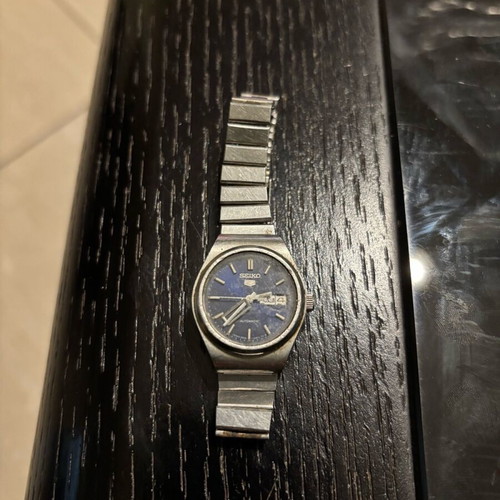 Seiko 5 004023 wristwatch used, needs date frame repair