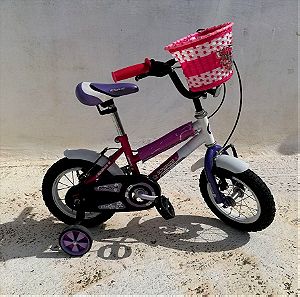 Παιδικό ποδήλατο με βοηθητικές ρόδες και καλάθι για ηλικίες από 3 έως και 5 ετών.