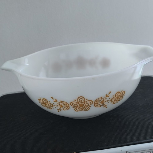 Vintage Pyrex Cinderella Bowl 1.5L Butterfly Gold Like New