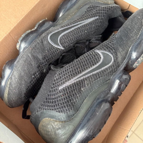 Nike Vapormax athletic shoes like new, size 44.5, black