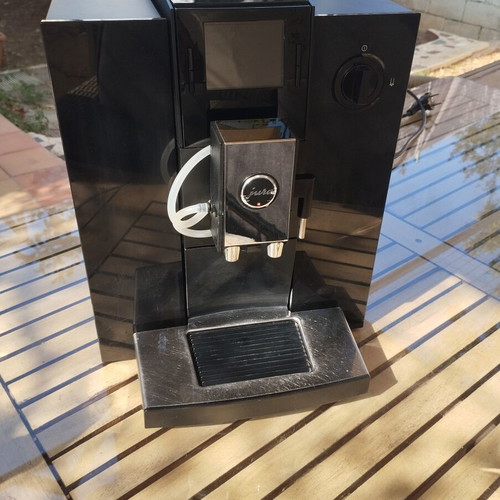 Jura F9 automatic espresso and cappuccino machine like new