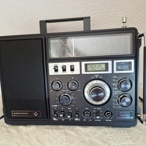 Grundig Satellite 1400 Professional radio like new