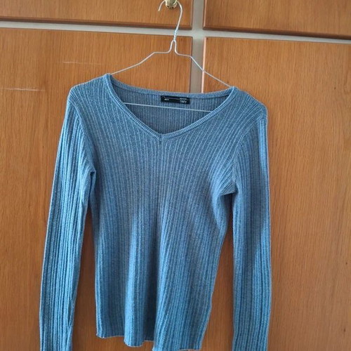 Thin blouse with V neckline like new, gray and turquoise, size M