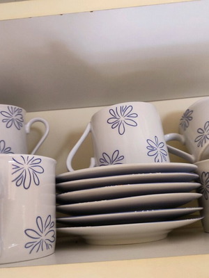 Porcelain coffee and tea sets like new, set of 6