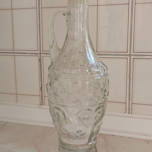 Glass decanter used with handle and beautiful pattern, unusual design