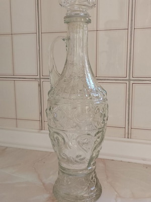 Glass decanter used with handle and beautiful pattern, unusual design