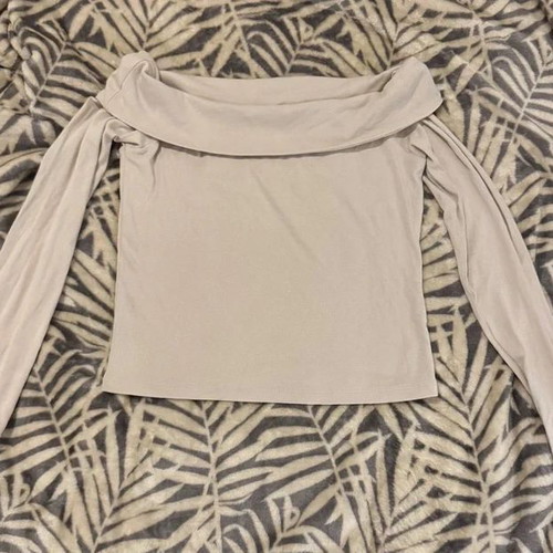Stradivarius off-shoulder beige blouse like new, size L