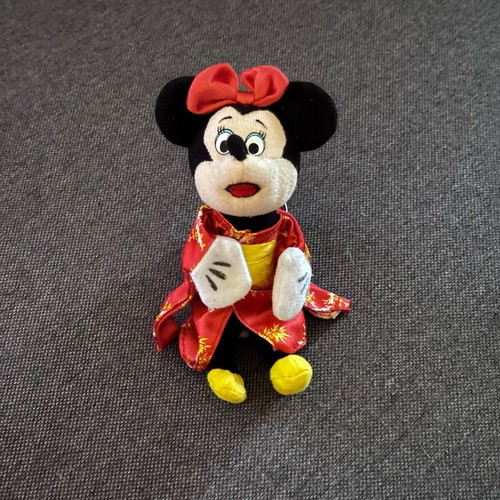 Minnie Mouse Disney figure with kimono outfit like new, 16cm