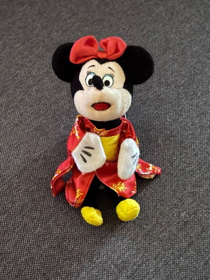 Minnie Mouse Disney figure with kimono outfit like new, 16cm