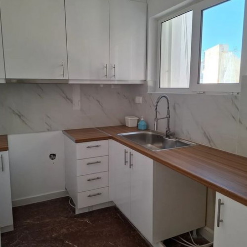 Διαμέρισμα 90τμ ρετιρέ 5ος όροφος πλήρως ανακαινισμένο στην Κυψέλη Αθήνα