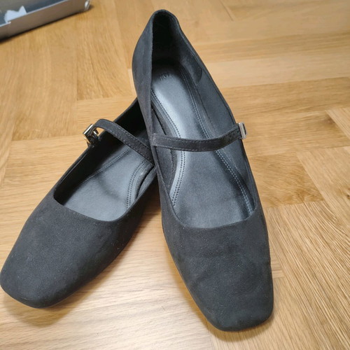 H&M black ballerinas with strap like new, size 42
