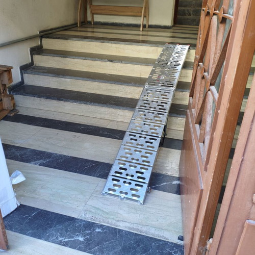 Aluminum ramp foldable 2260x305 cm with adjustable supports