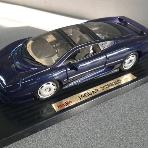 Maisto Jaguar XJ220 (1992) used blue 1/18 scale model