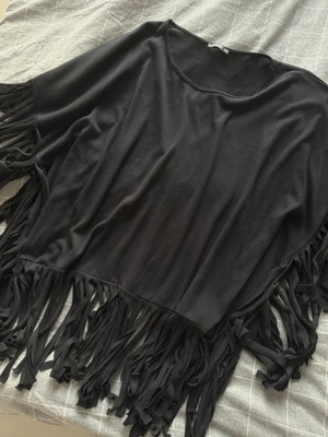 Black blouse with fringes like new, oversized, one size