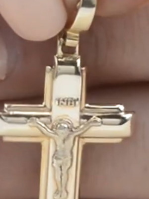 Gold cross 14K like new with chain and crucifix