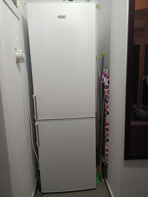 Ψυγειοκαταψύκτης Delonghi σαν καινούργιο, 59cm μήκος 183cm ύψος
