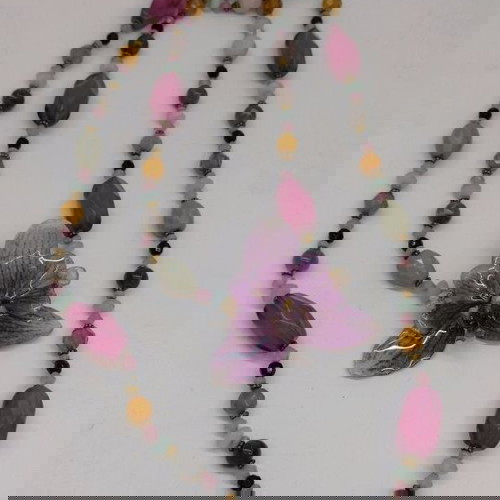 Колие с естествен цвят на орхидея изработено по поръчка