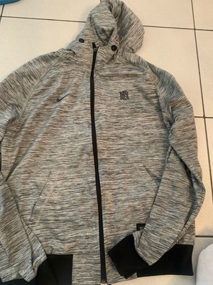 Nike women's jacket XL like new for outdoor workouts