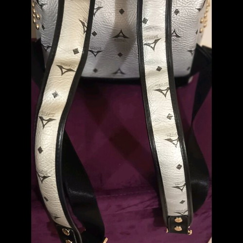 Backpack La tour Eiffel with gold studs silver like new