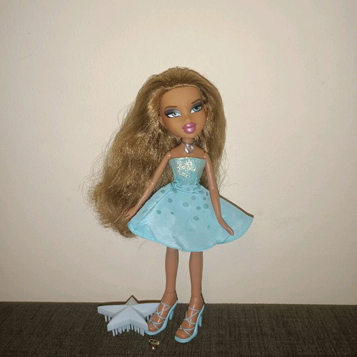 Bratz Hollywood 2004 used doll with original dress and shoes