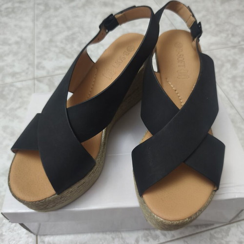 B-Soft Black Platform Sandals like new, genuine leather sole, size 39