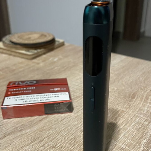 Glo HILO tobacco heating device like new, green