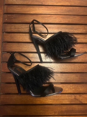 Sandal with feathers new, black, size 38