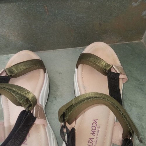 Sneaker sandals like new with thick athletic sole, size 39