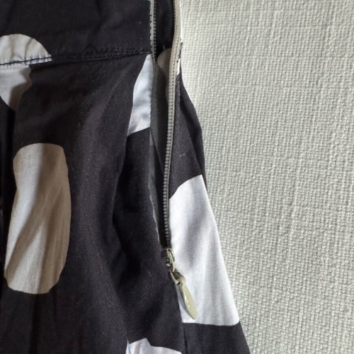 Lapin girls' skirt for 5 years old like new, white and blue