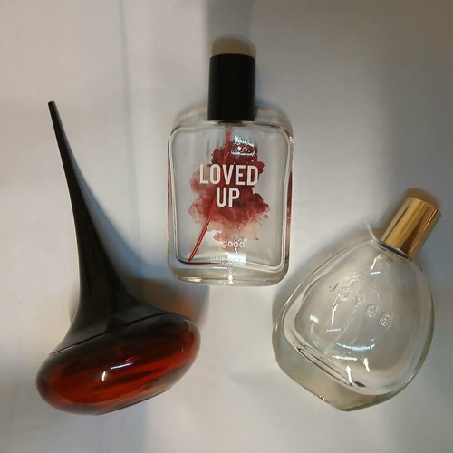 Collection of 8 empty perfume bottles like new