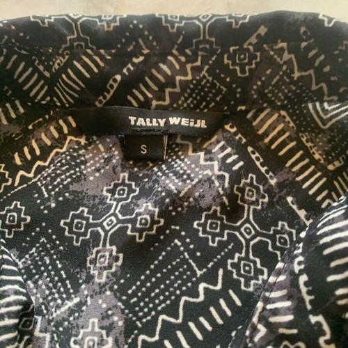 Shirt like new with open back, black and white, size S